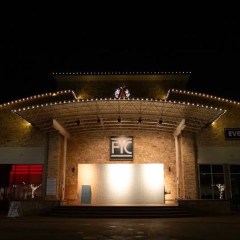 FTC showcasing a warm-white C9 LED light display, delivering a timeless and elegant Christmas aesthetic.
