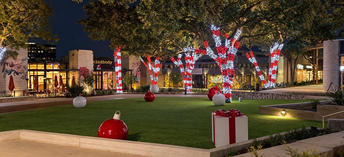 Holiday lighting install by Bright's